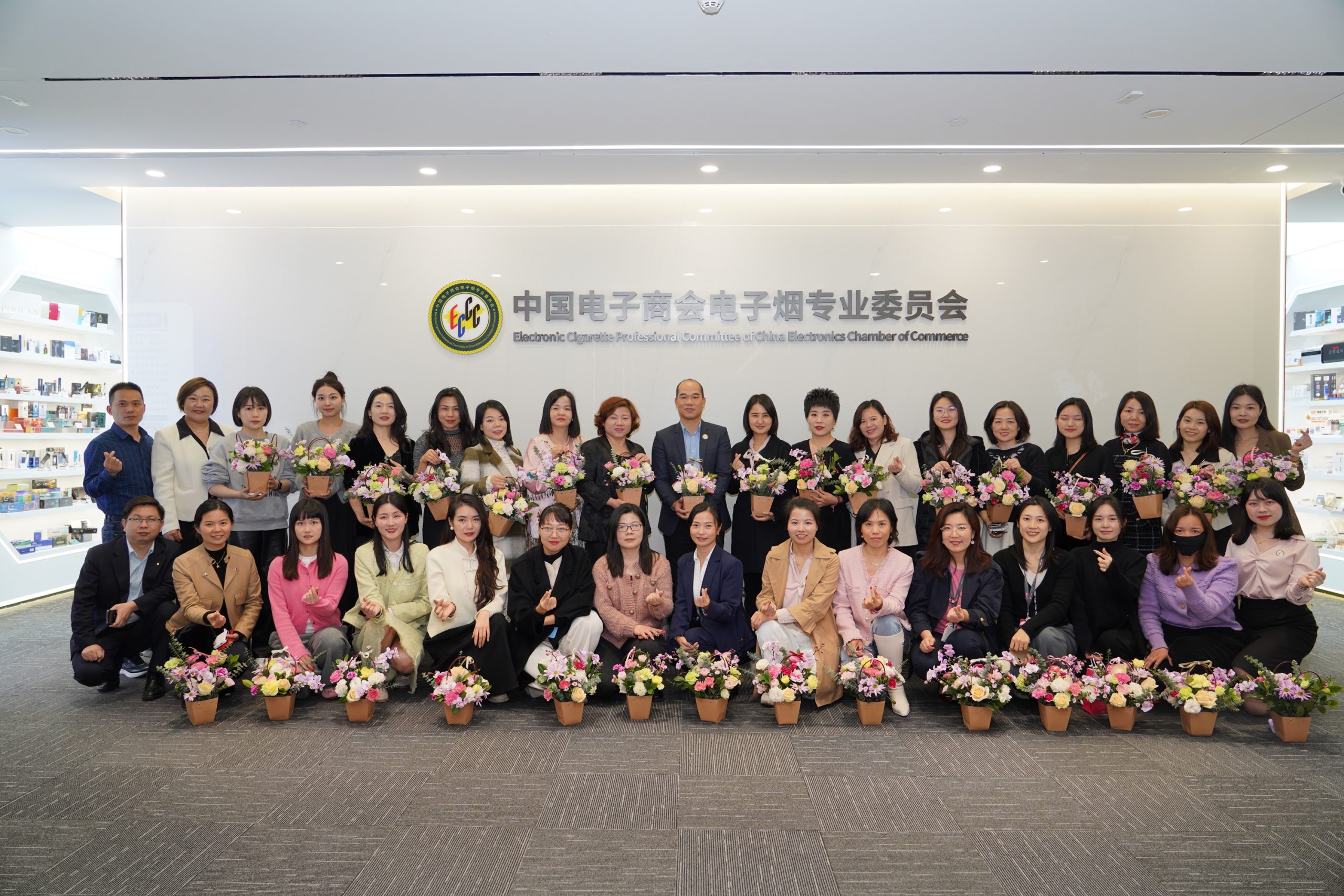 花艺雅趣&指尖之美 | 电子烟专委会女神节活动大放异彩！